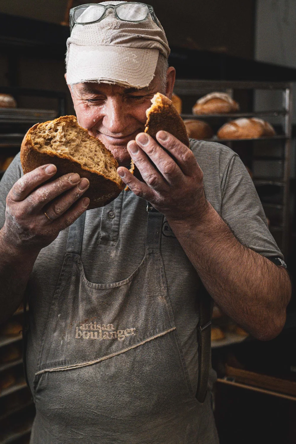Bakker van Bakker ALDO met een vers zuurdesembrood